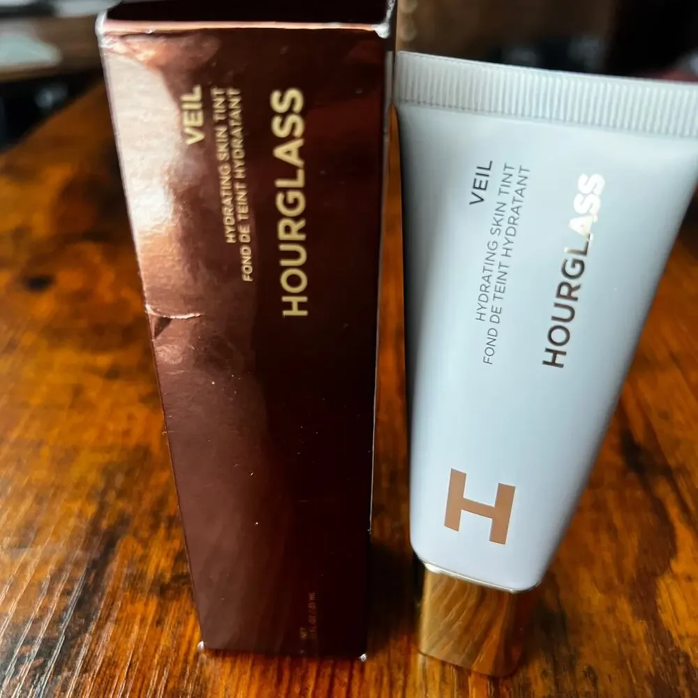 Hourglass  Veil™ Hydrating Skin Tint Foundation | Shade 11